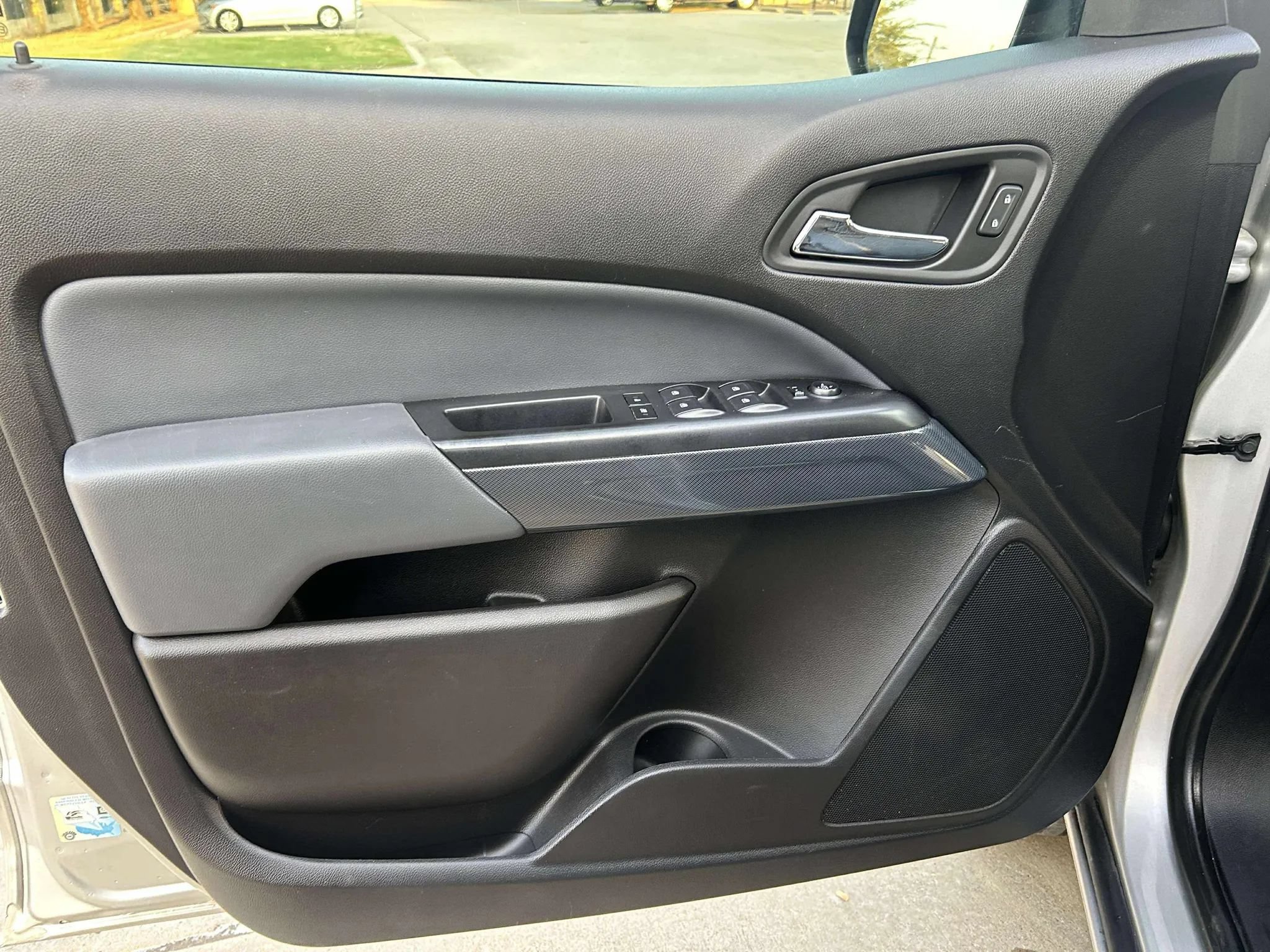 Used 2019 Chevrolet Colorado Z71 AWD/4WD image 12