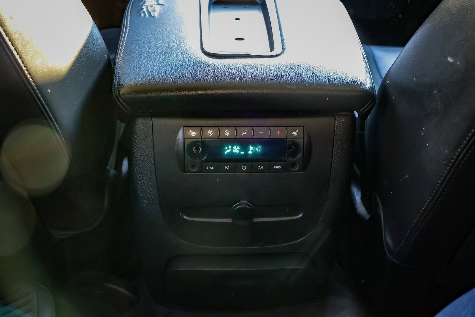 Used 2011 GMC Yukon XL SLT AWD/4WD image 21