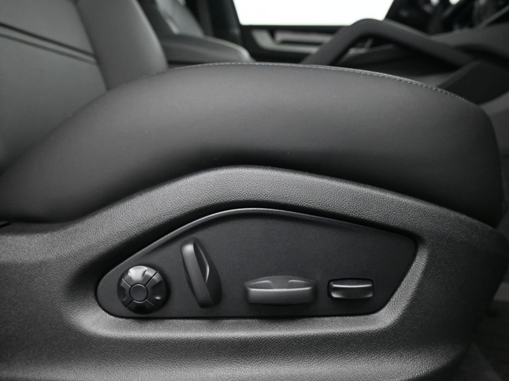 New 2026 Porsche Cayenne image 14