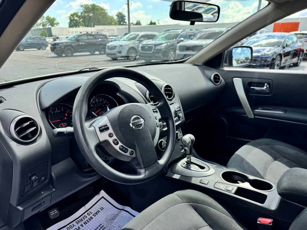 Used 2015 Nissan Rogue S w/ Convenience Package AWD/4WD image 3