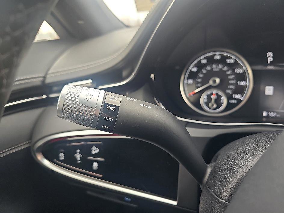 Used 2025 Genesis GV70 3.5T Sport w/ Sport Advanced Package image 22