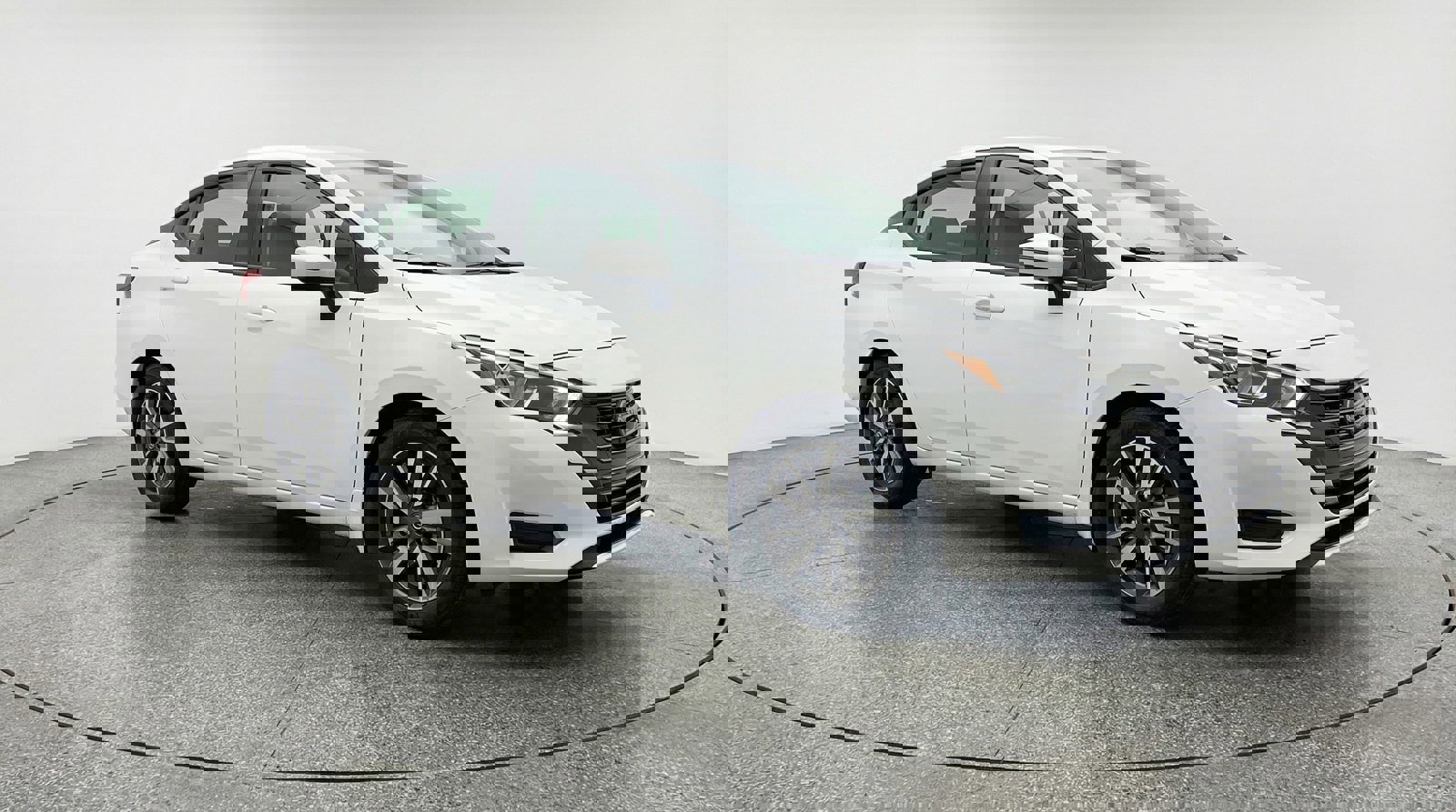 Used 2025 Nissan Versa SV image 1