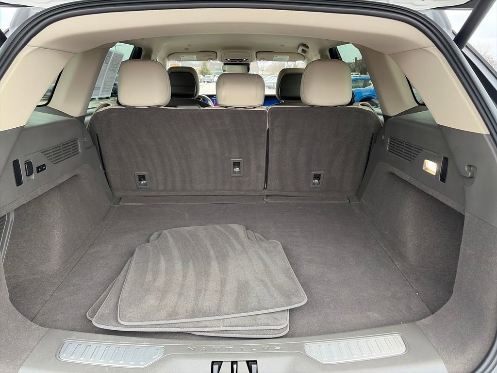 Used 2025 Lincoln Nautilus Premier image 41