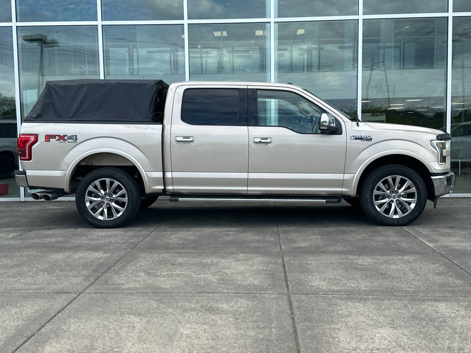 Used 2017 Ford F150 Lariat AWD/4WD image 2