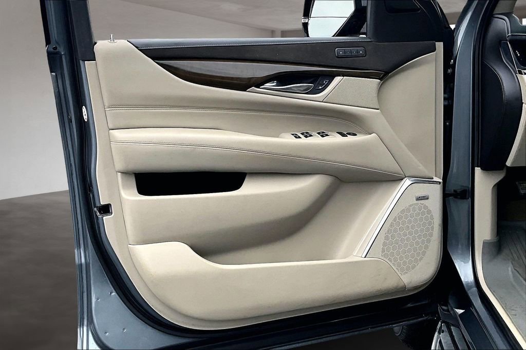 Used 2019 Cadillac Escalade Luxury image 23