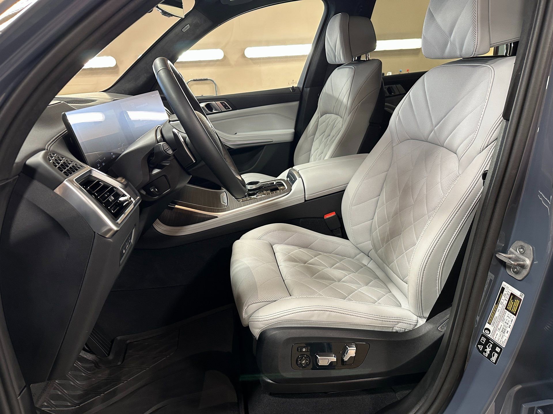 Used 2025 BMW X7 xDrive40i image 24