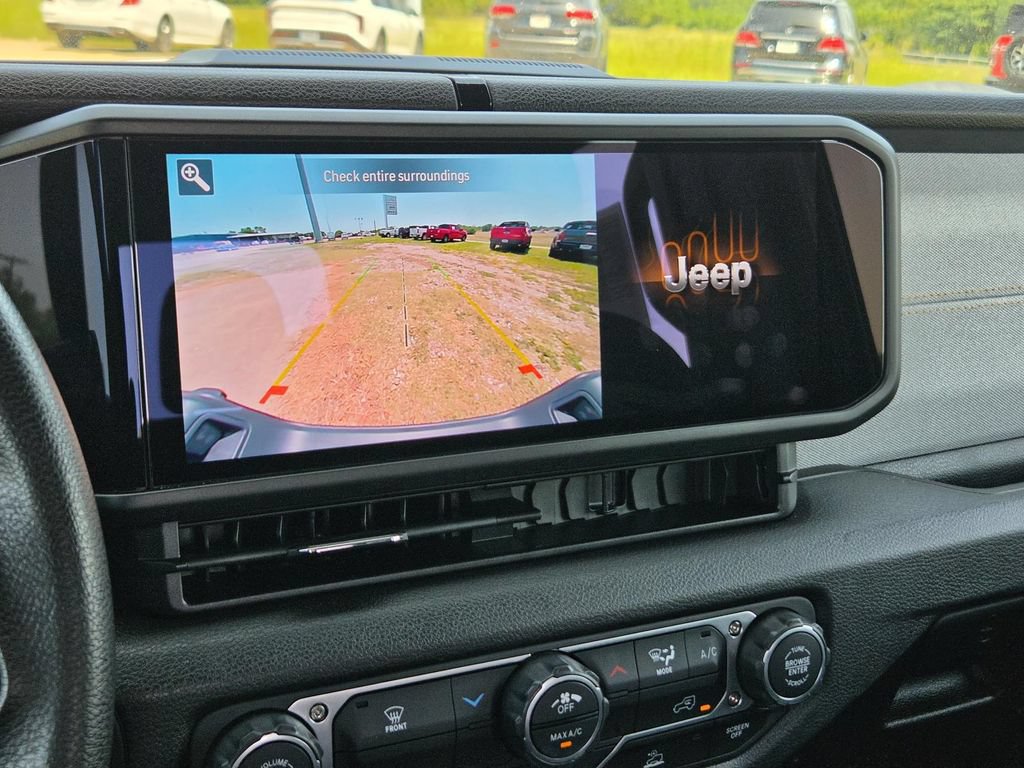 Used 2024 Jeep Gladiator Sport AWD/4WD image 16