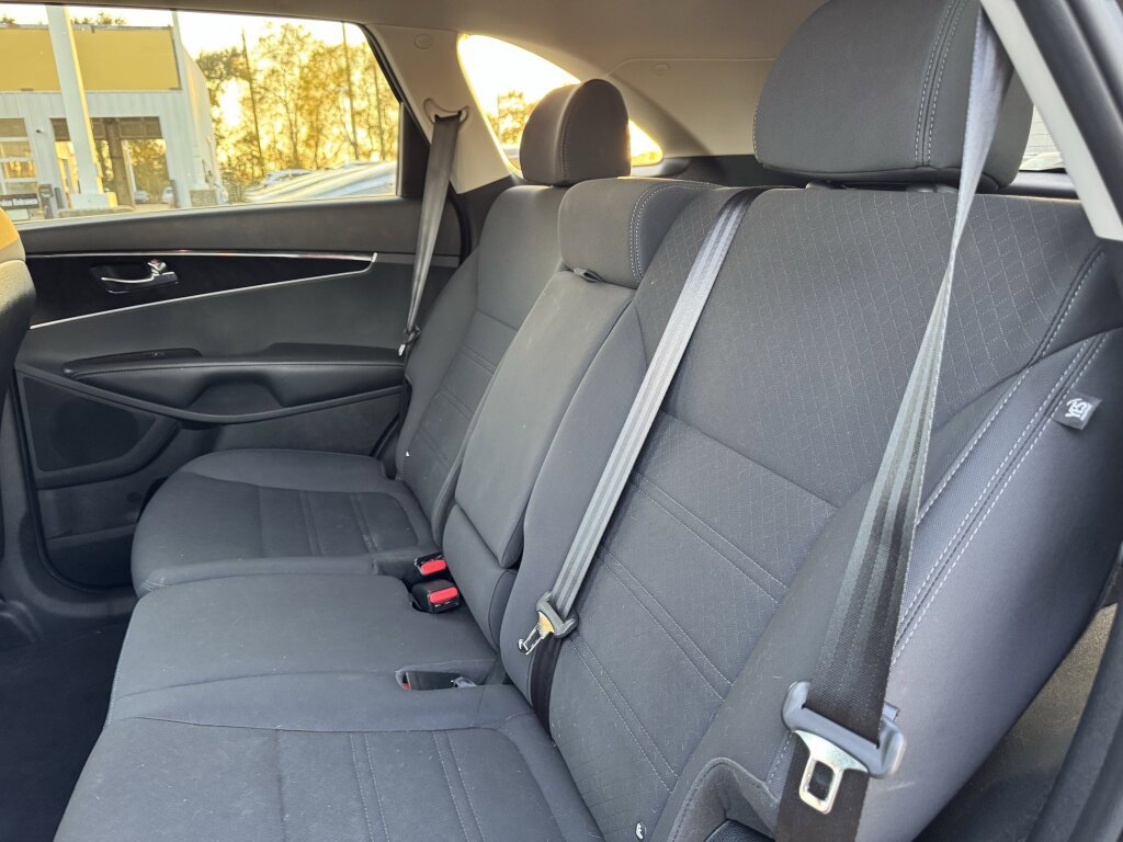 Used 2016 Kia Sorento LX w/ LX Convenience Package image 22