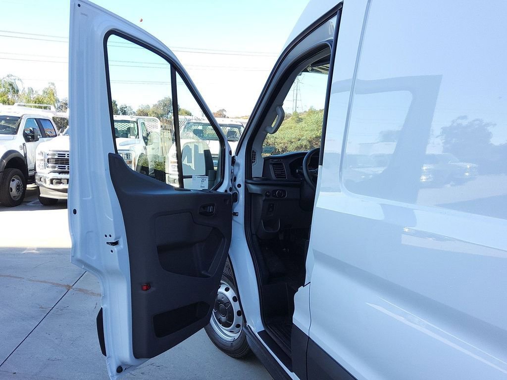 New 2026 Ford Transit 250 148 Medium Roof w/ Load Area Protection Package RWD image 4