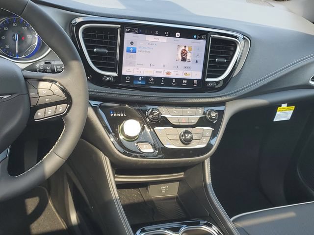New 2027 Chrysler Pacifica Limited w/ Trailer Tow Group AWD/4WD image 15