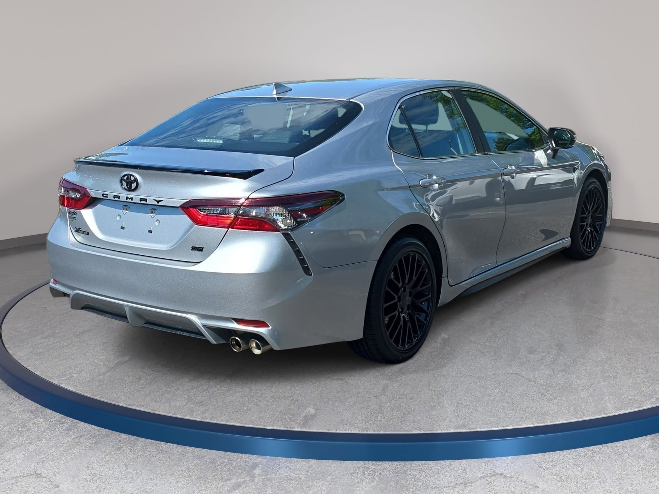 Used 2023 Toyota Camry SE FWD image 5