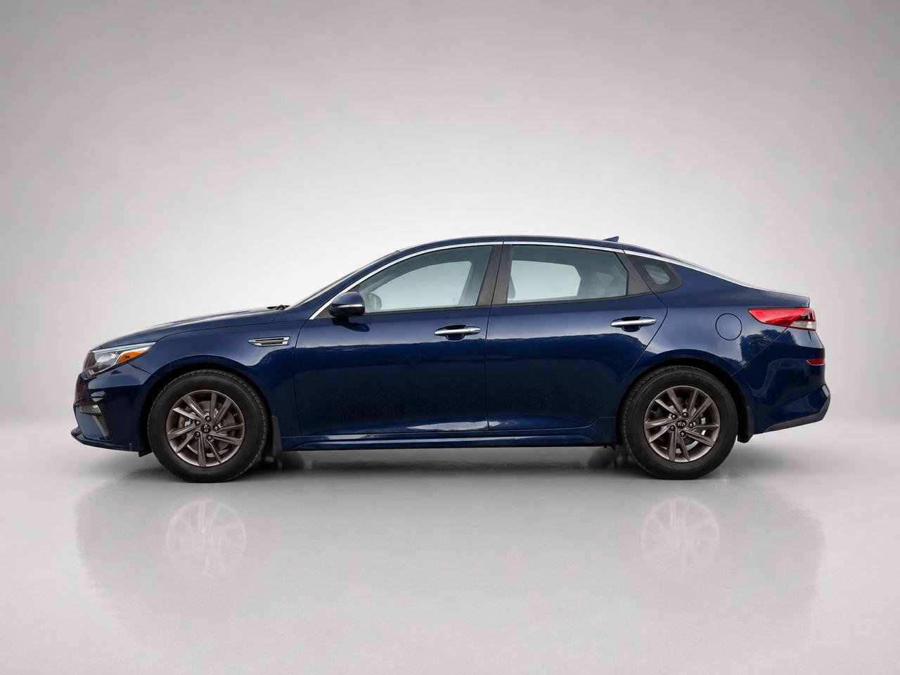 Used 2020 Kia Optima LX FWD image 2