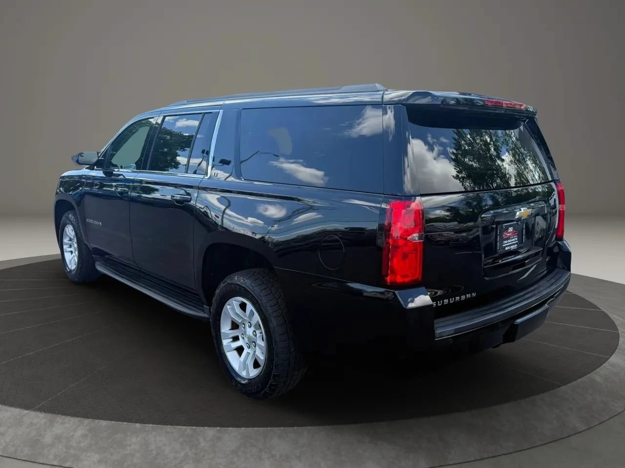 Used 2019 Chevrolet Suburban LT AWD/4WD image 9