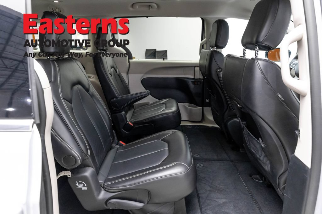 Used 2024 Chrysler Pacifica Touring-L FWD image 25