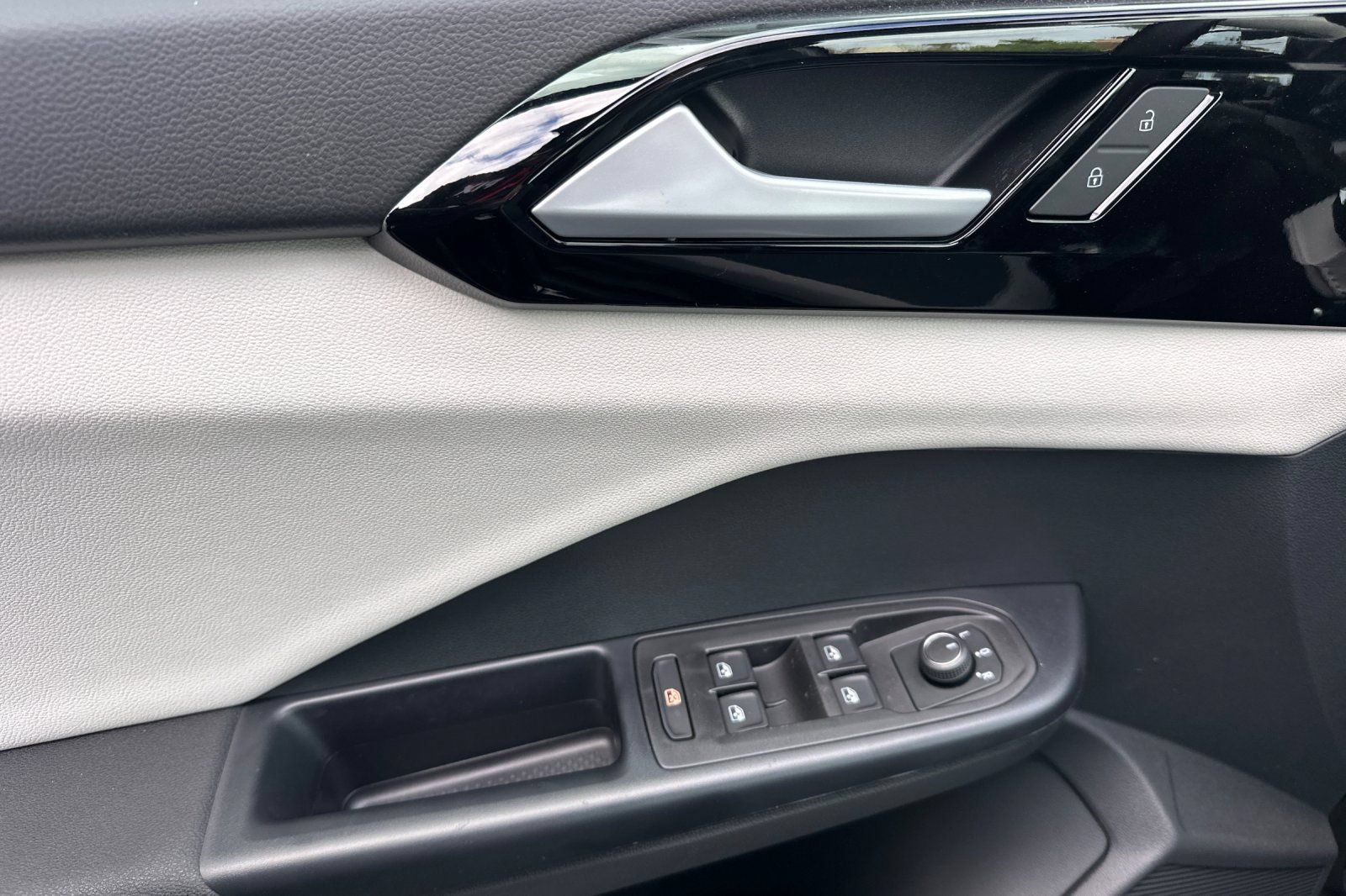 New 2026 Volkswagen Taos S FWD image 11