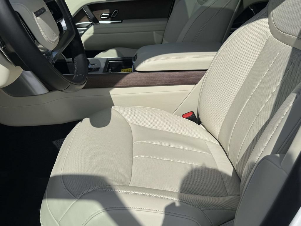 Certified 2025 Land Rover Range Rover SE AWD/4WD image 10