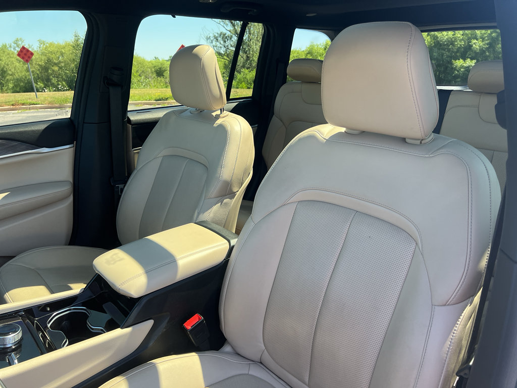 Used 2023 Jeep Grand Cherokee Limited w/ Luxury Tech Group II AWD/4WD image 16