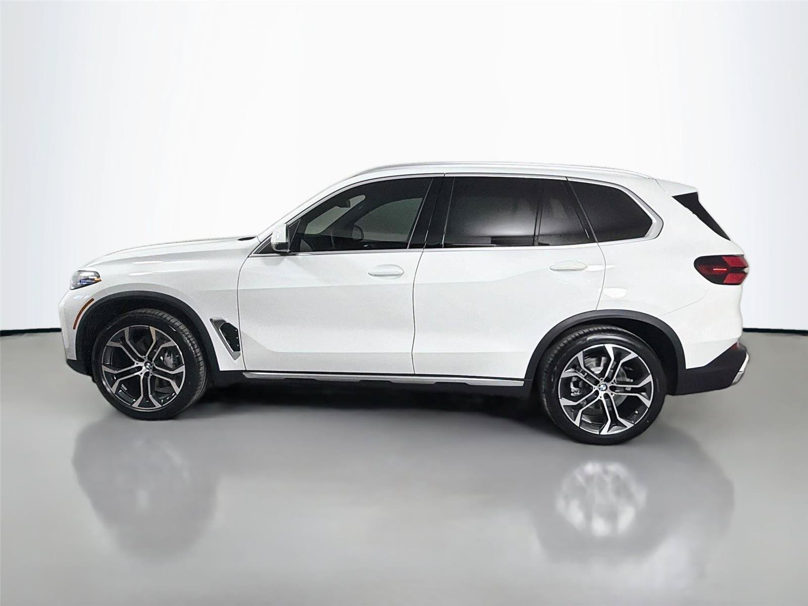 New 2026 BMW X5 xDrive40i w/ Climate Comfort Package AWD/4WD image 8