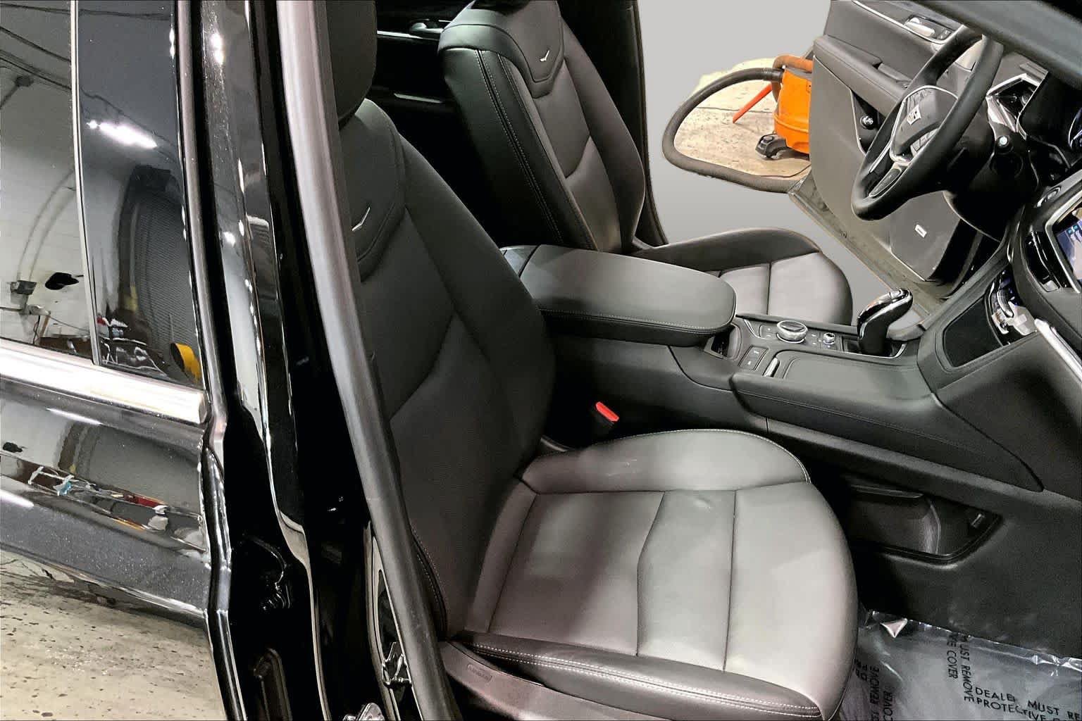 Used 2025 Cadillac XT5 Premium Luxury AWD/4WD image 8