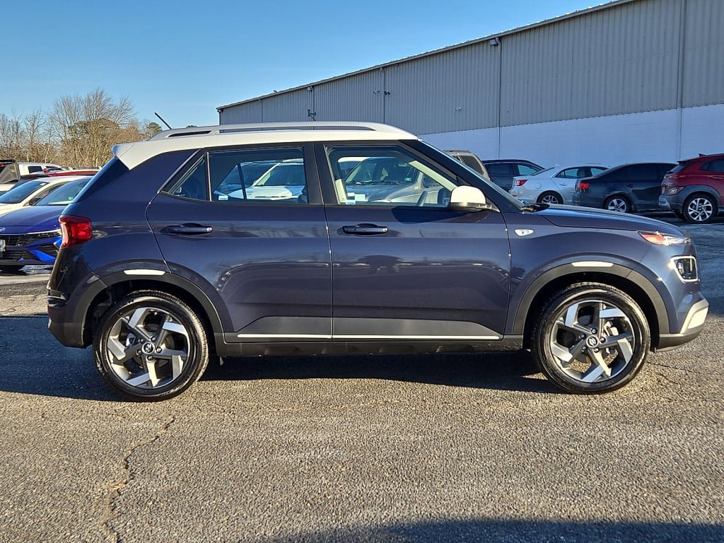 Certified 2025 Hyundai Venue Limited FWD image 32
