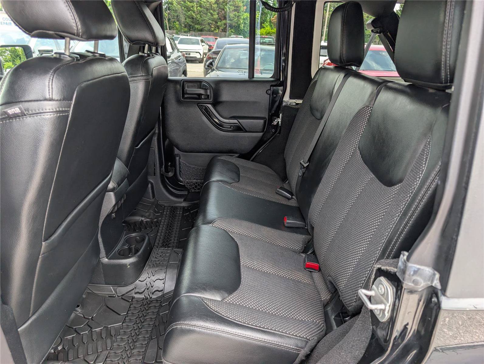 Used 2016 Jeep Wrangler Unlimited Sahara AWD/4WD image 14