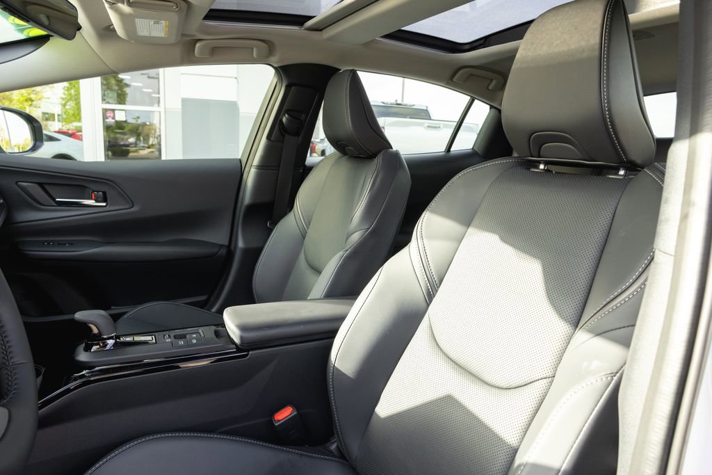 Used 2026 Toyota Prius Plug-In Hybrid image 11