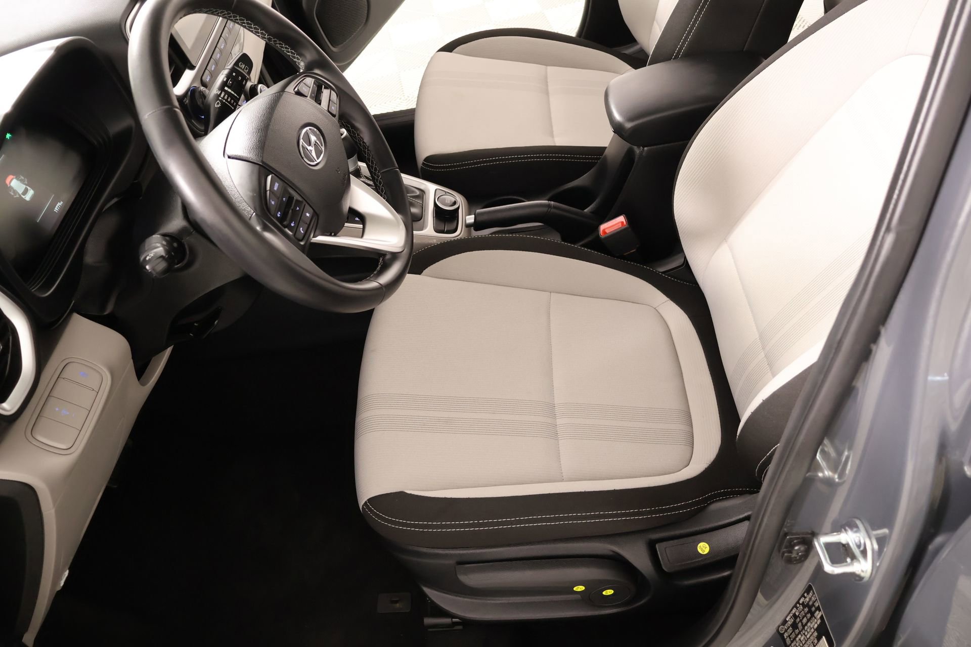 Used 2025 Hyundai Venue SEL FWD image 10