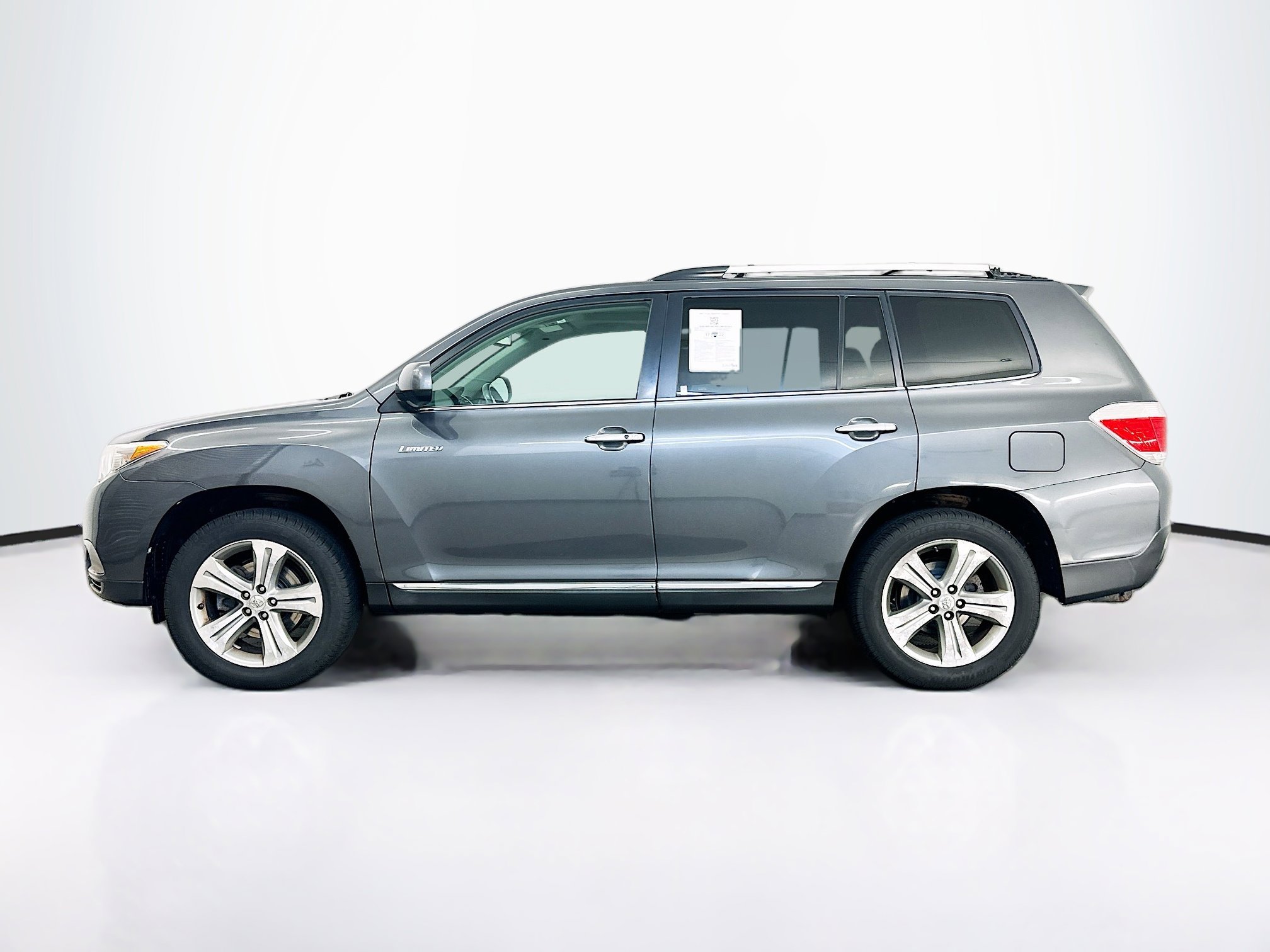 Used 2012 Toyota Highlander Limited w/ Tow Pkg AWD/4WD image 4
