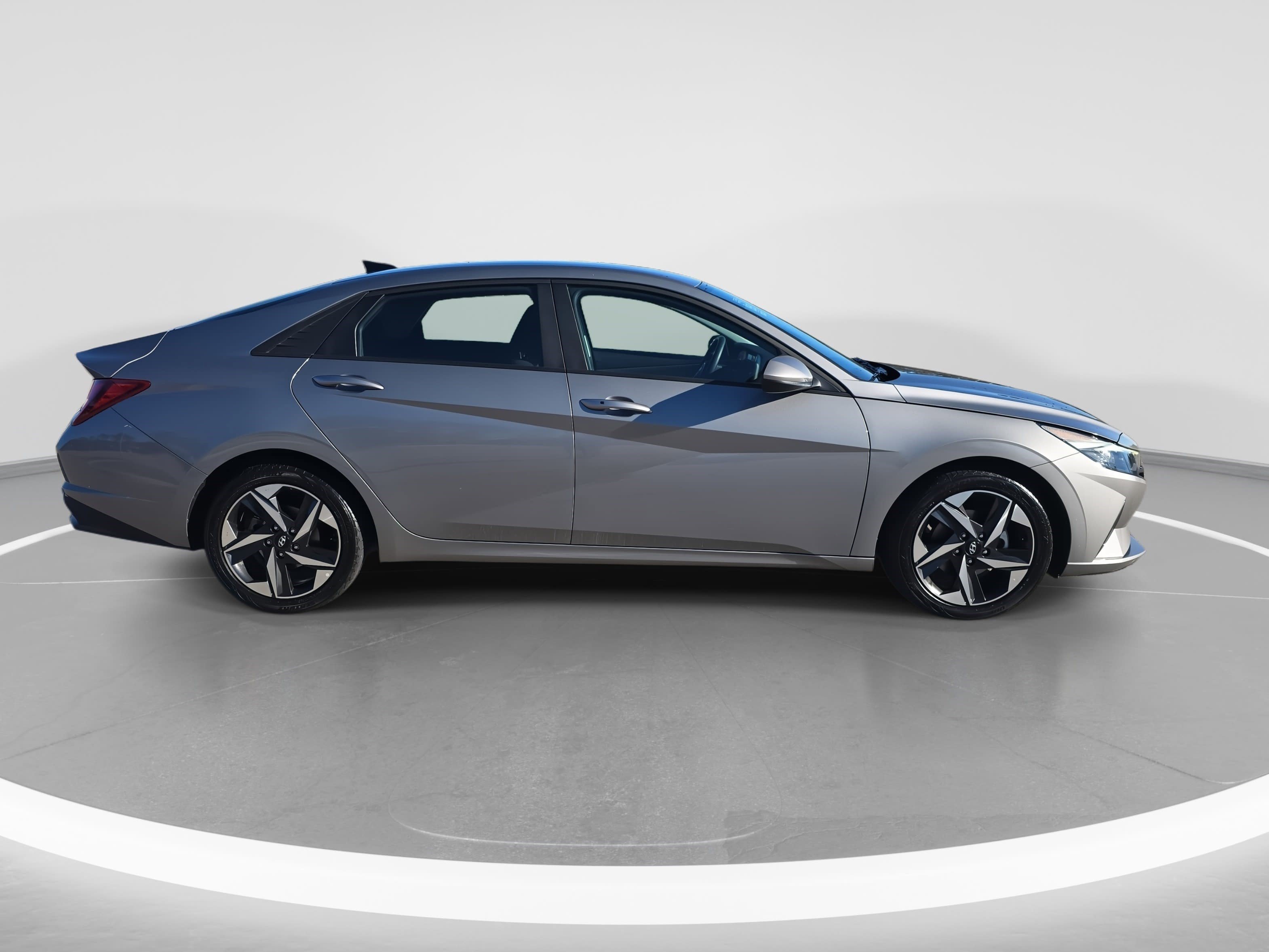 Used 2023 Hyundai Elantra SEL w/ Convenience Package image 4