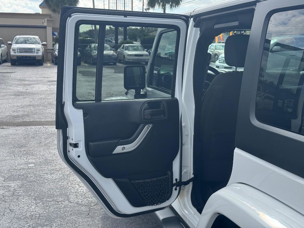 Used 2016 Jeep Wrangler Unlimited Sahara w/ Connectivity Group image 13