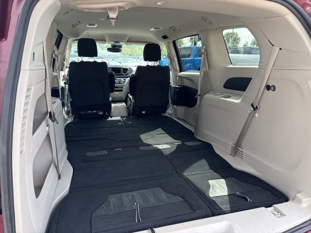 Used 2023 Chrysler Voyager LX FWD image 12