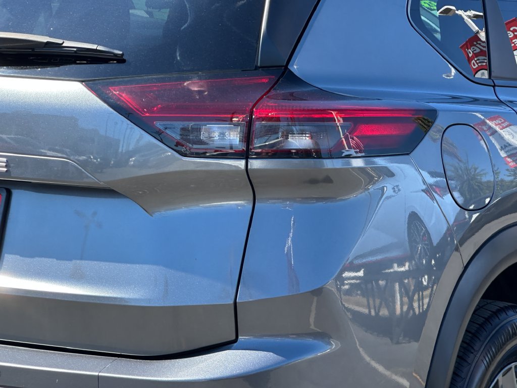 Used 2024 Nissan Rogue S FWD image 8