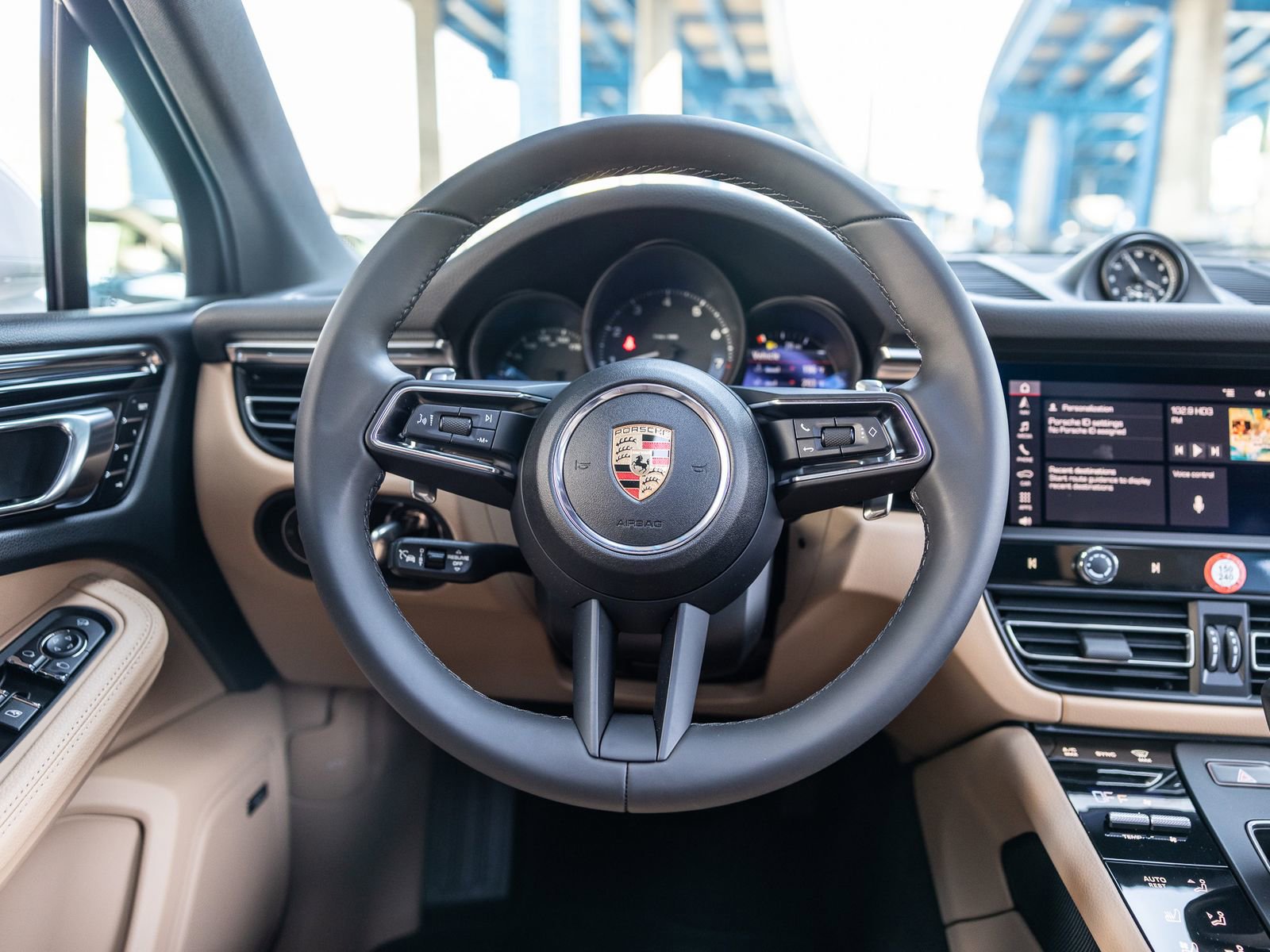 Certified 2025 Porsche Macan image 6