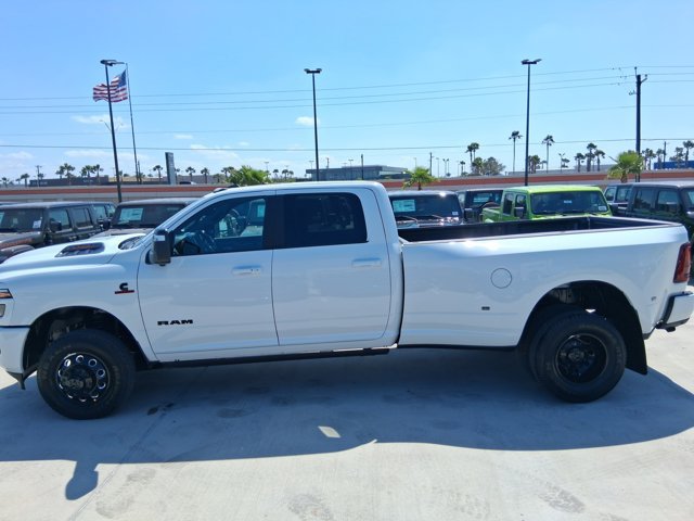 New 2026 RAM 3500 Laramie AWD/4WD image 4