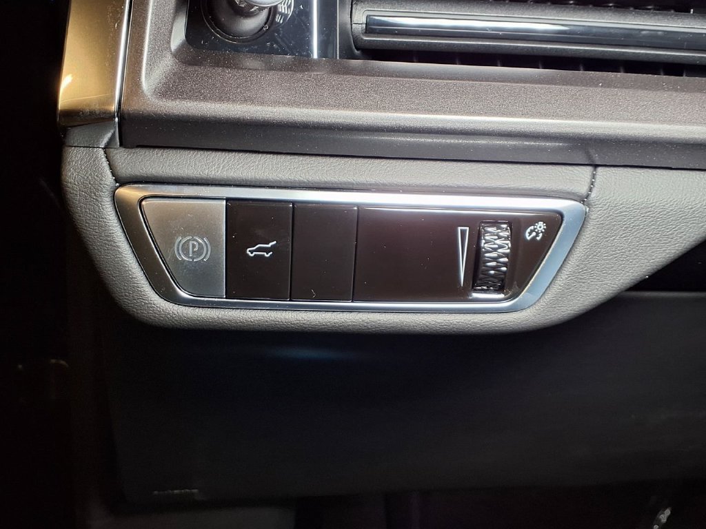 New 2027 Cadillac Vistiq Sport AWD/4WD image 17