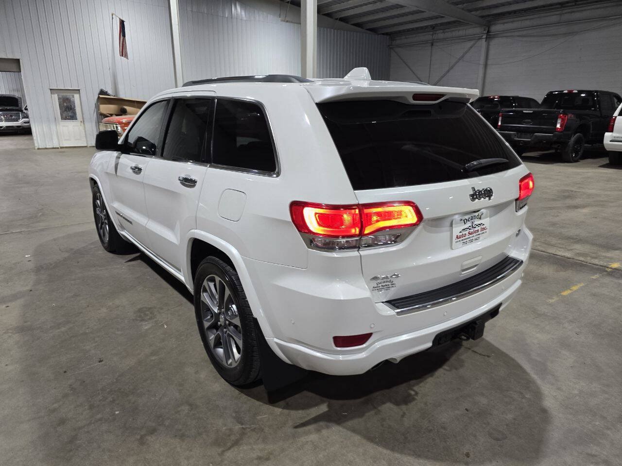 Used 2018 Jeep Grand Cherokee Overland AWD/4WD image 9
