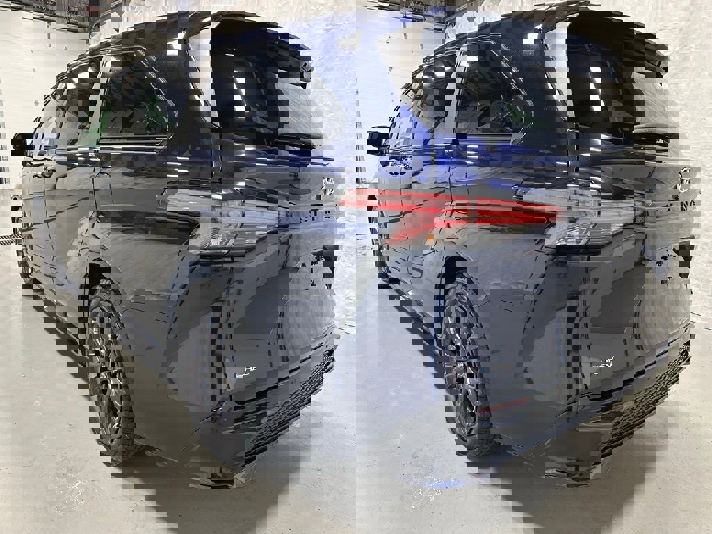 Used 2025 Toyota Sienna XSE image 5