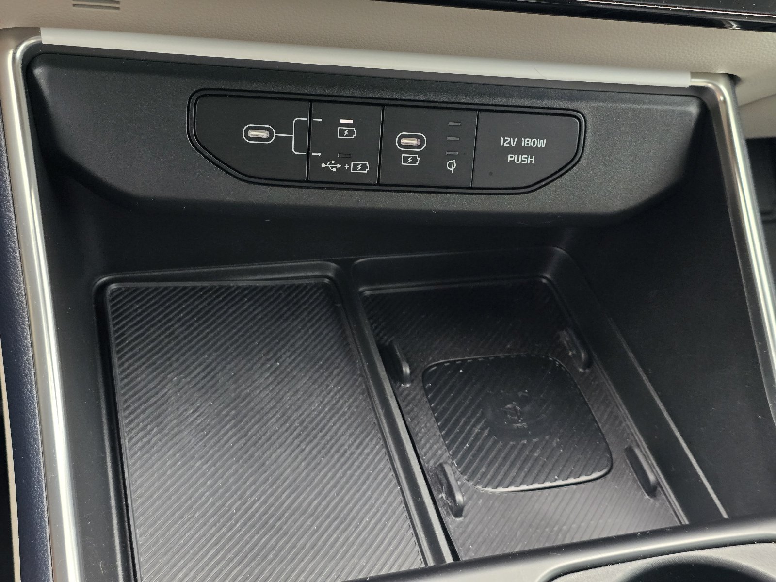 Used 2025 Kia Carnival SX Prestige FWD image 18