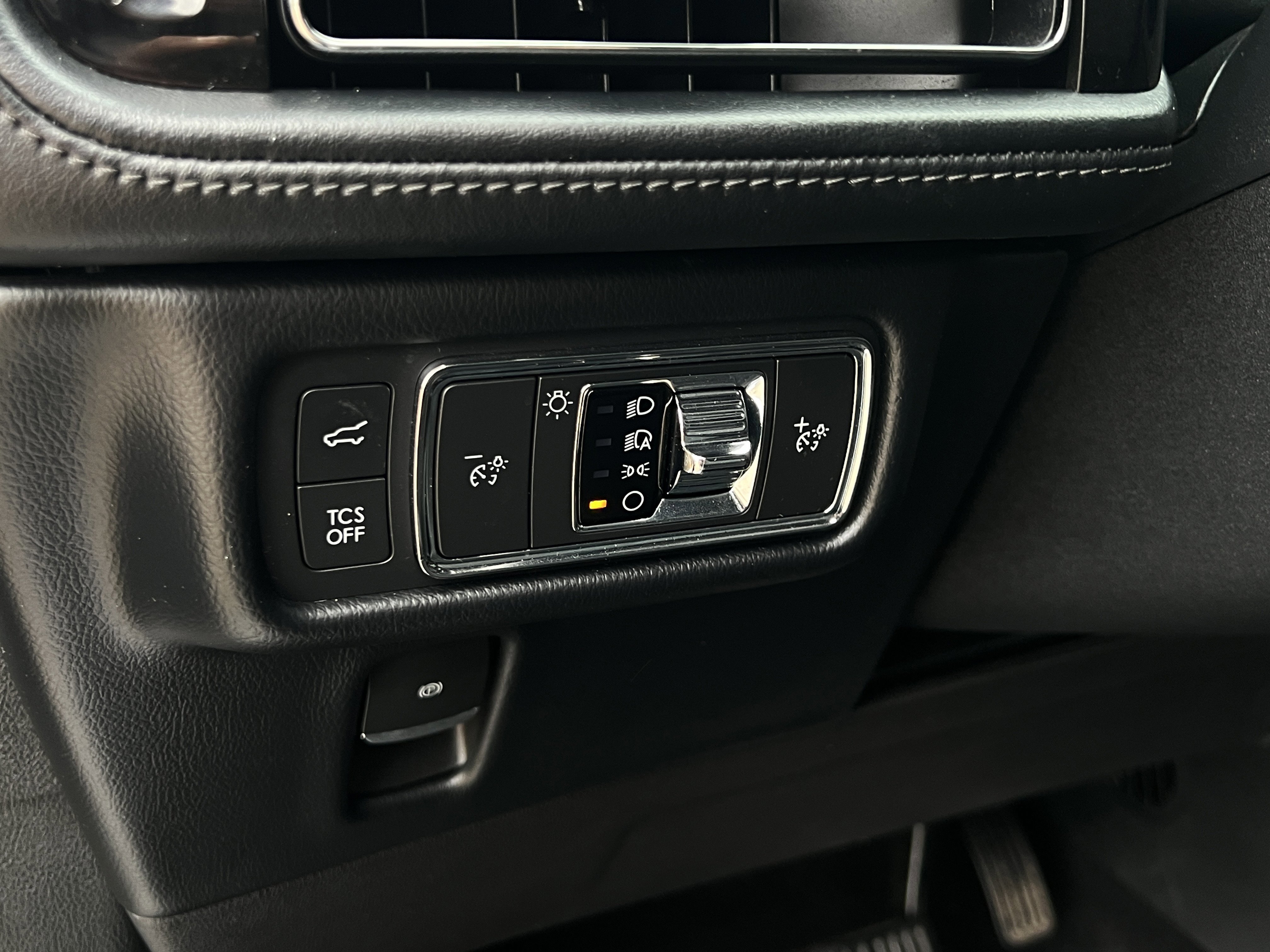 Used 2022 Lincoln Nautilus AWD image 14