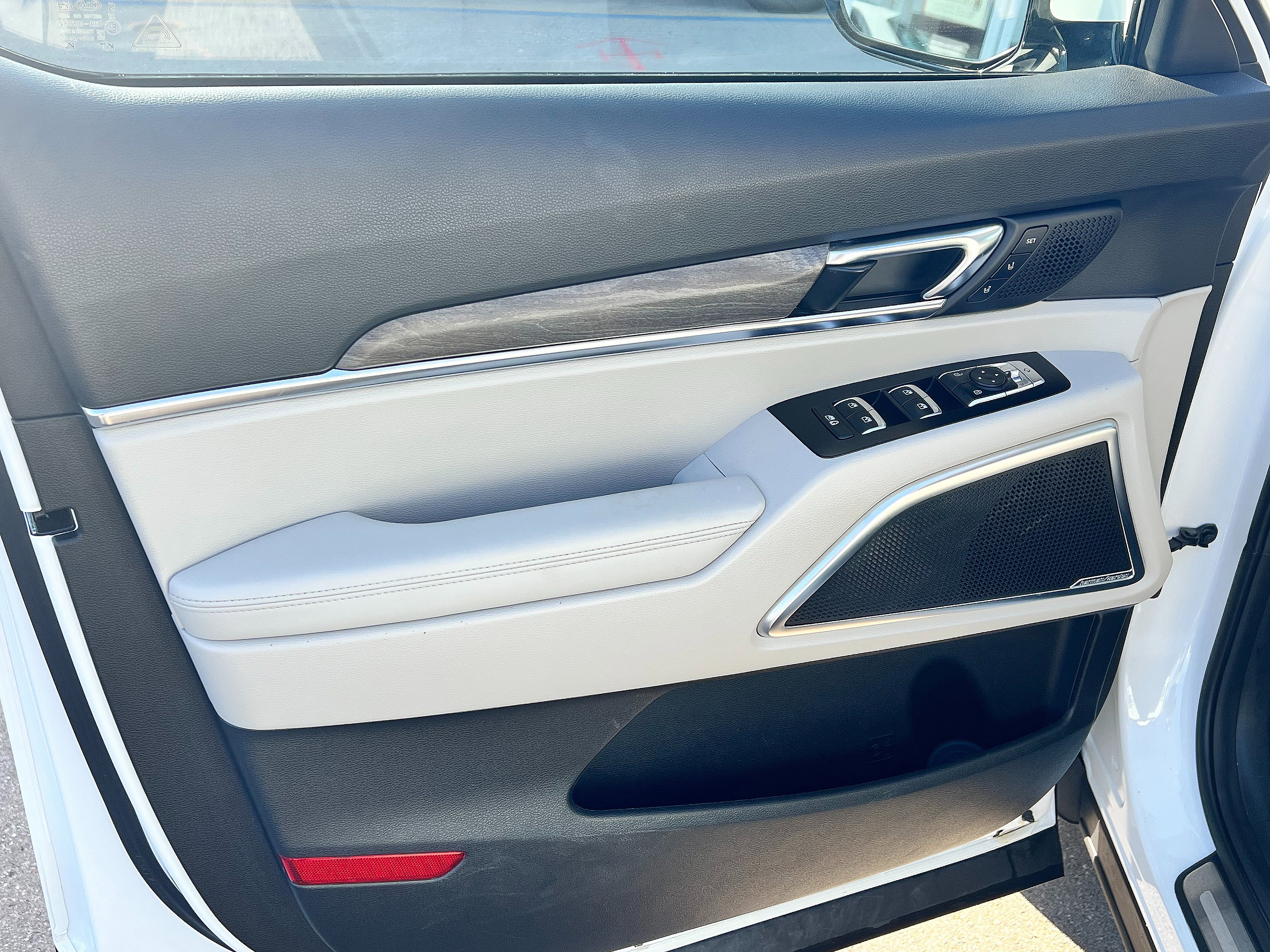 Used 2020 Kia Telluride SX w/ SX Prestige Package image 8