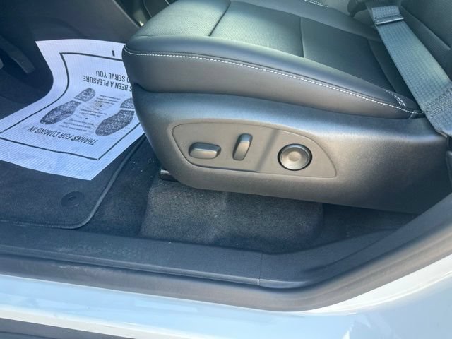 New 2026 Chevrolet Traverse LT w/ Sun and Wheel Package FWD image 17