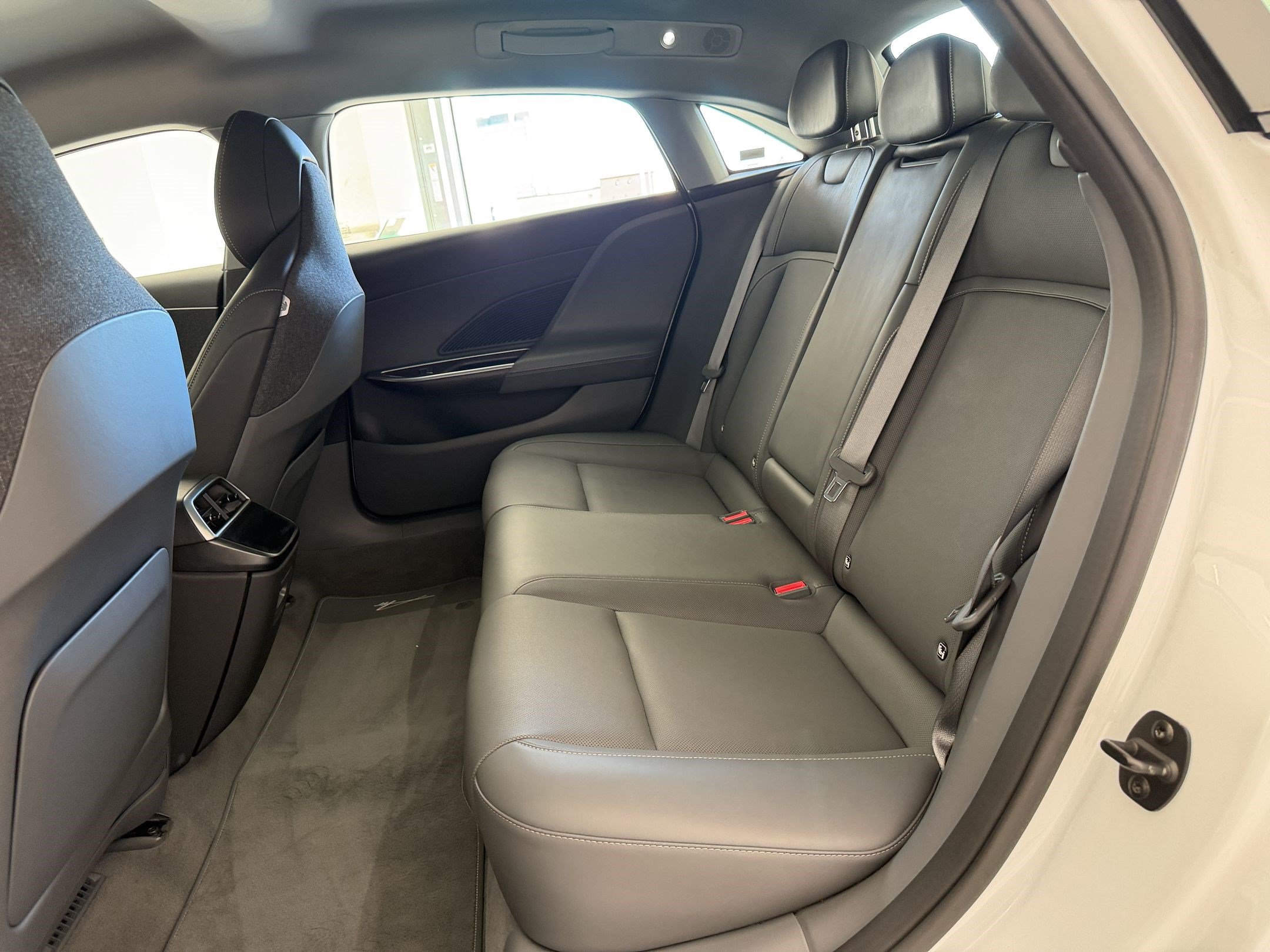 Used 2025 Lucid Air Touring AWD/4WD image 22