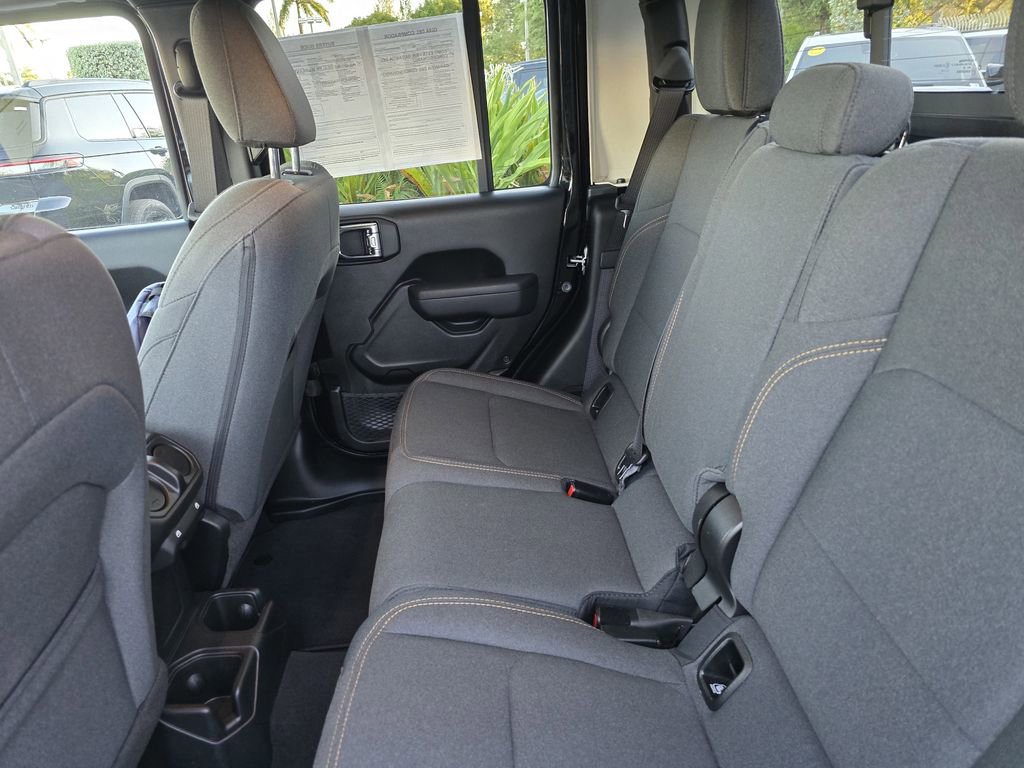 Used 2025 Jeep Gladiator Sport image 11