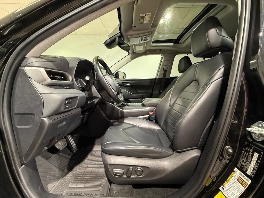 Certified 2024 Toyota Highlander XLE AWD/4WD image 13