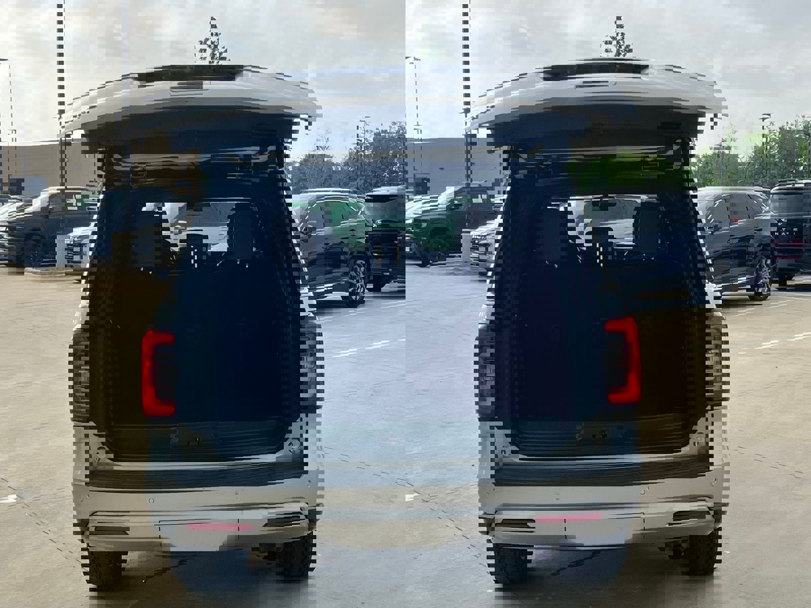 Used 2024 Ford Expedition Limited AWD/4WD image 14