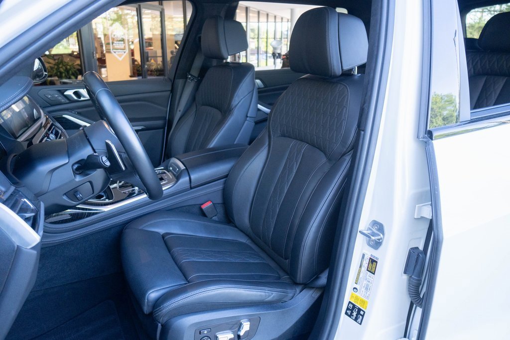 Used 2020 BMW X7 M50i w/ Dynamic Handling Package image 10