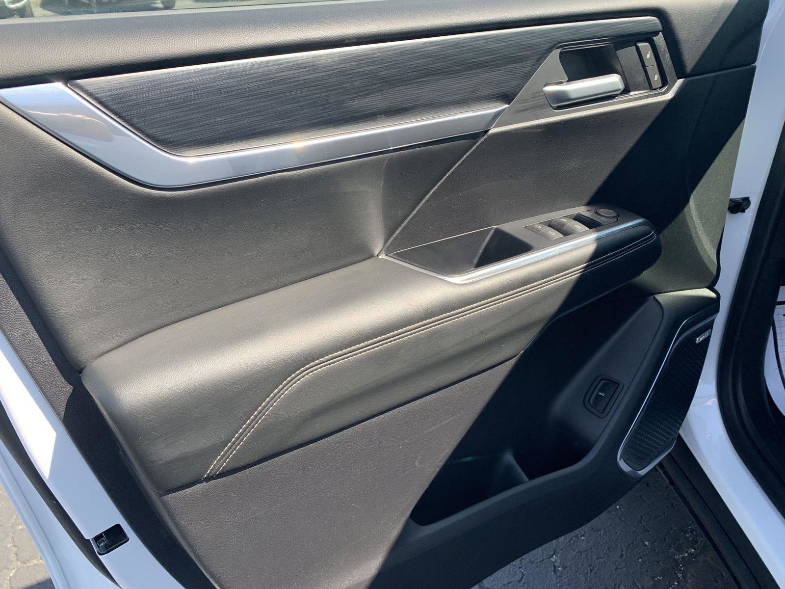 Used 2025 GMC Acadia Elevation image 14