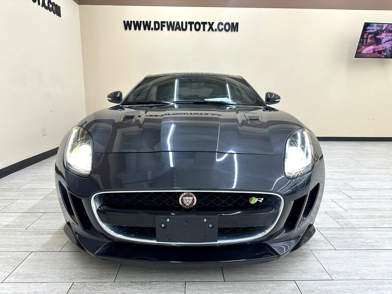 Used 2016 Jaguar F-TYPE R image 2