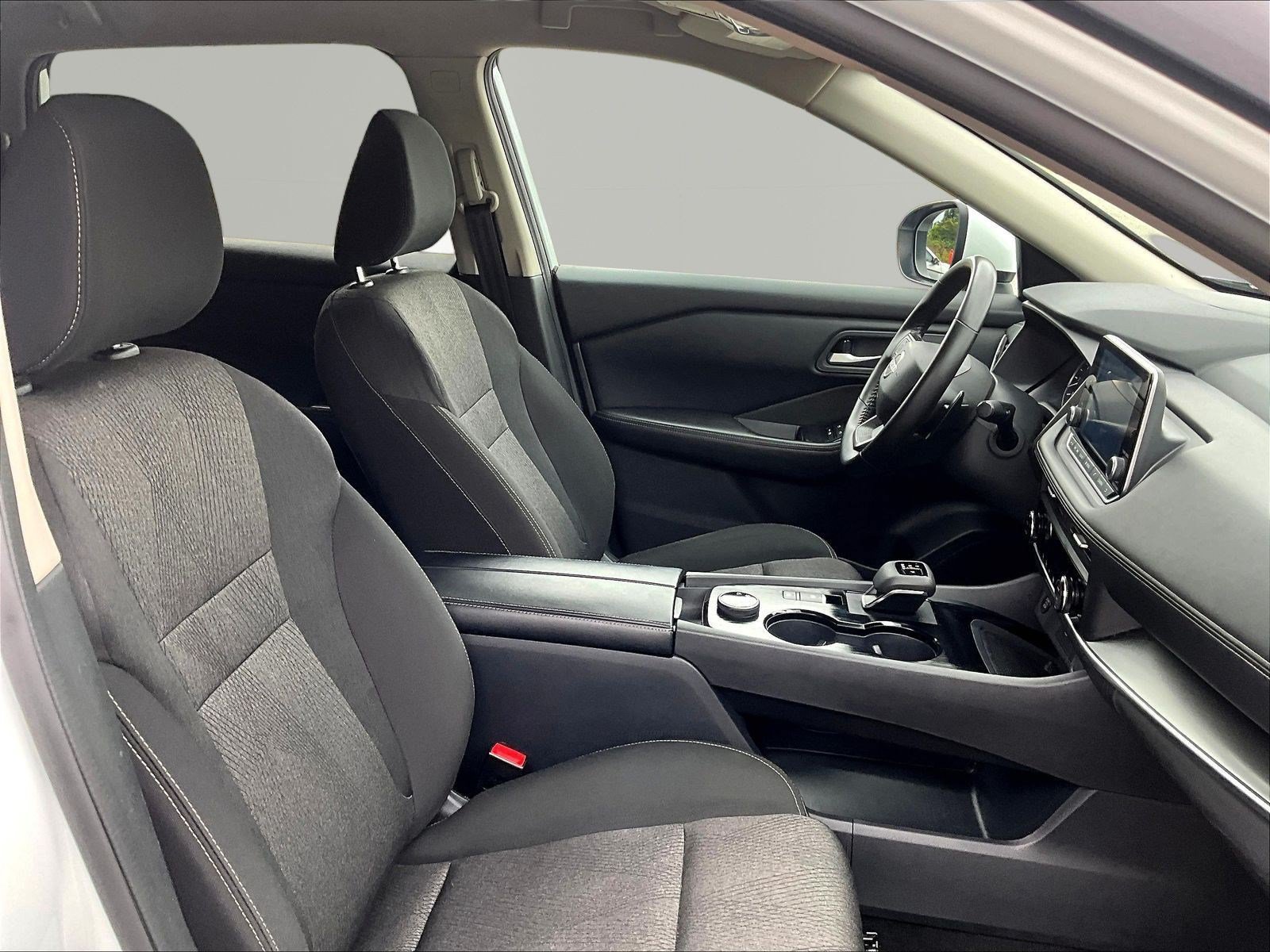 Used 2025 Nissan Rogue SV AWD/4WD image 29