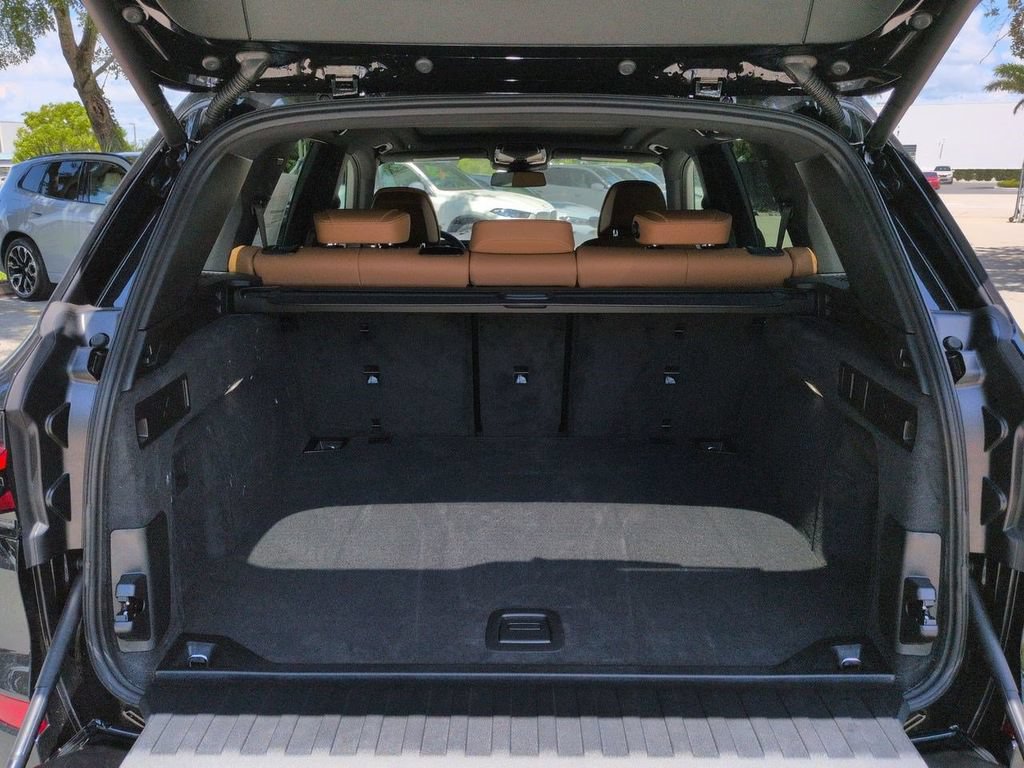 New 2026 BMW X5 xDrive40i w/ M Sport Package AWD/4WD image 13